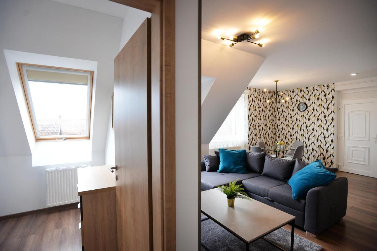 One Luxury Suites Eger Bagian luar foto